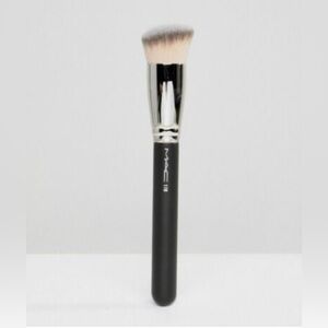 New MAC Brush 170S